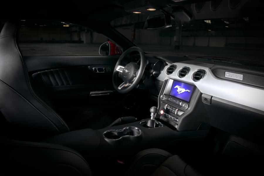  Ford Mustang GT Fastback 2015 года  (EU) (фото 26 из 37)